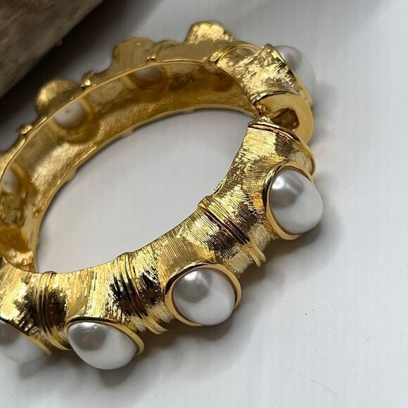 Gold, Crystal & Pearl Hinged Bangle Kenneth Jay Lane - Picture 5 of 11